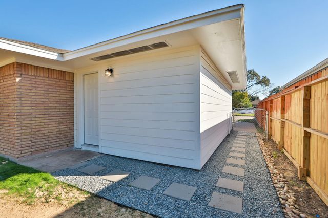 631 Edgebrook Drive, Houston, TX 77034