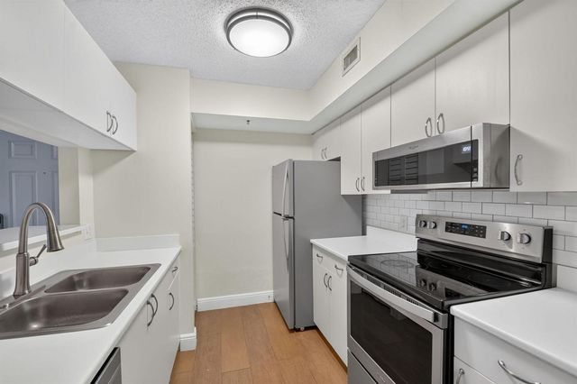 123 Yacht Club Way 307, Hypoluxo, FL 33462