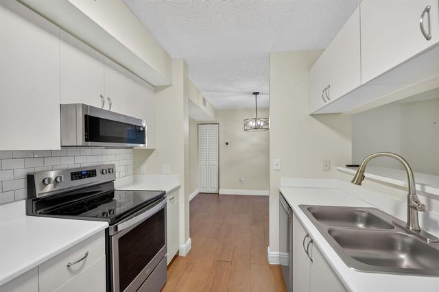 123 Yacht Club Way 307, Hypoluxo, FL 33462