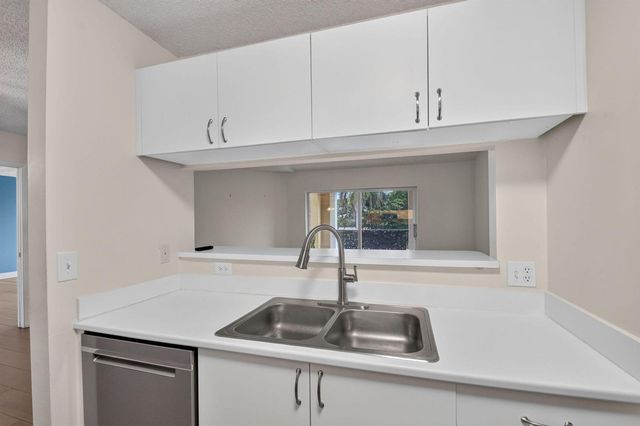 123 Yacht Club Way 307, Hypoluxo, FL 33462