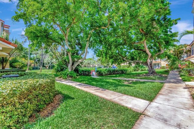 123 Yacht Club Way 307, Hypoluxo, FL 33462