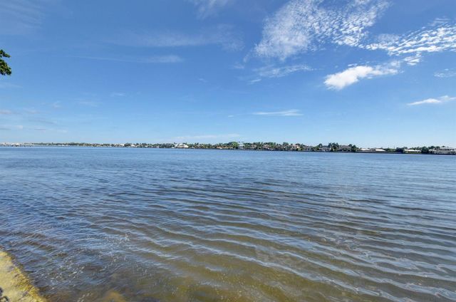 123 Yacht Club Way 307, Hypoluxo, FL 33462