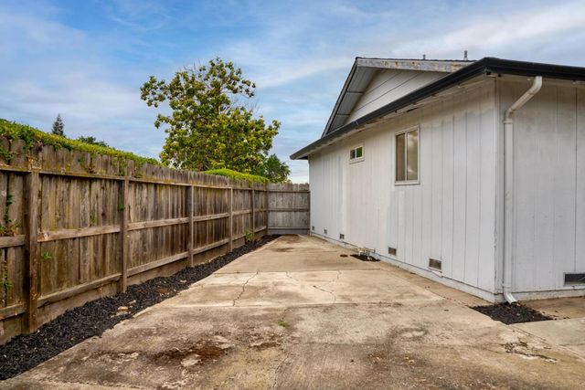 2573 Bunkerhill Dr, Stockton, CA 95209