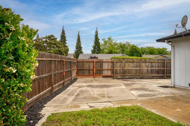 2573 Bunkerhill Dr, Stockton, CA 95209
