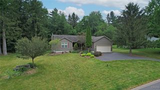101 Topaz Trl, Camillus, NY 13219