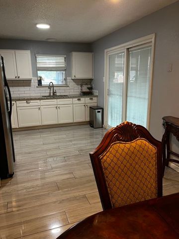 2108 Chatham Square Court, Dallas, TX 75227