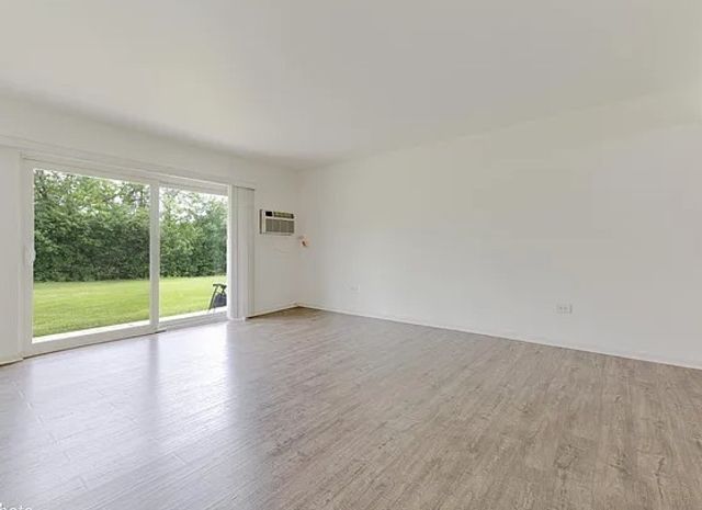 7413 Brookdale Drive 107, Darien, IL 60561