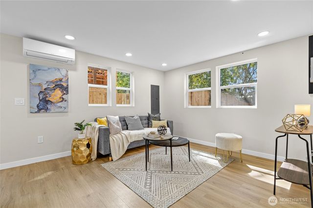 1401 N 137th Street, Seattle, WA 98133