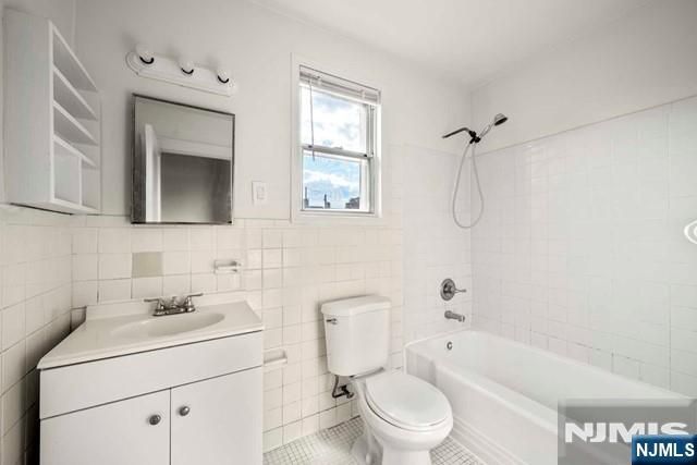 218 Closter Dock Road 1, Closter, NJ 07624