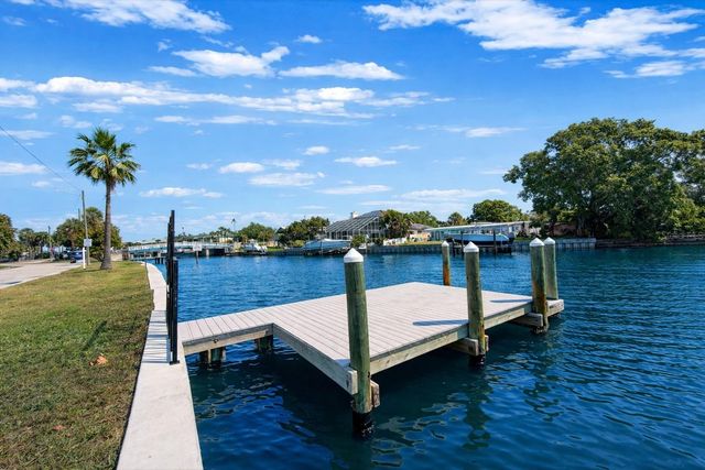 3945 SUNRISE DRIVE S, St Petersburg, FL 33705