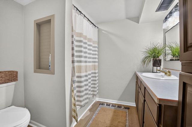 204 Cornwall Avenue, Waterloo, IA 50702
