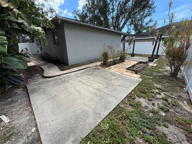 2751 72ND AVENUE DRIVE E, Sarasota, FL 34243