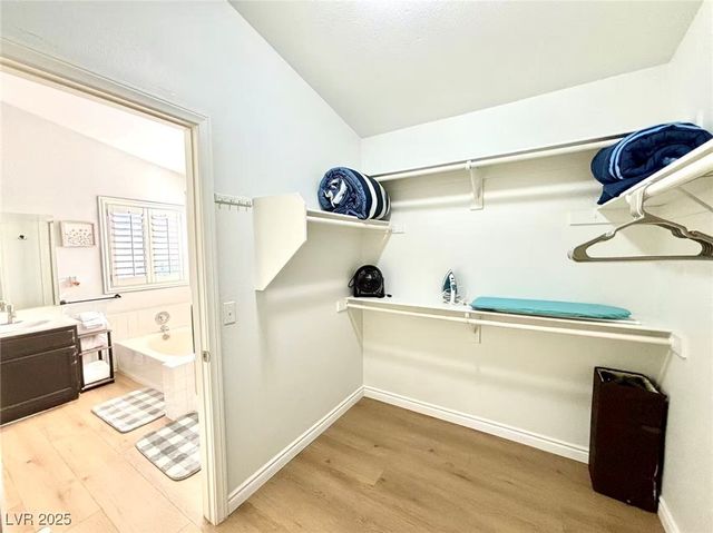 9411 Pioneer Avenue, Las Vegas, NV 89117