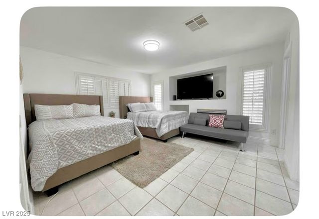 9411 Pioneer Avenue, Las Vegas, NV 89117