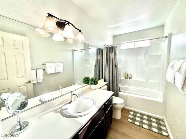 9411 Pioneer Avenue, Las Vegas, NV 89117