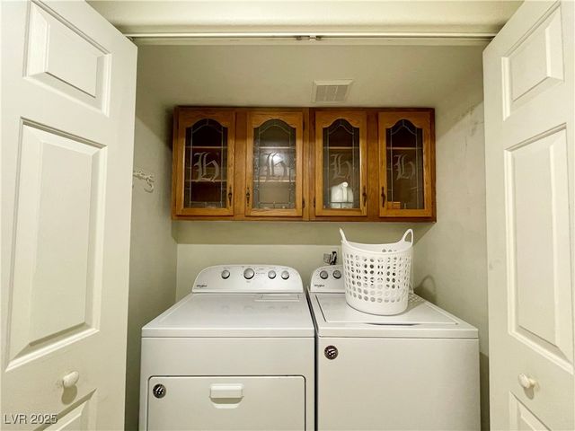 9411 Pioneer Avenue, Las Vegas, NV 89117