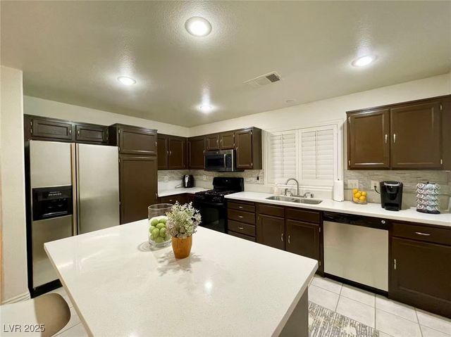 9411 Pioneer Avenue, Las Vegas, NV 89117