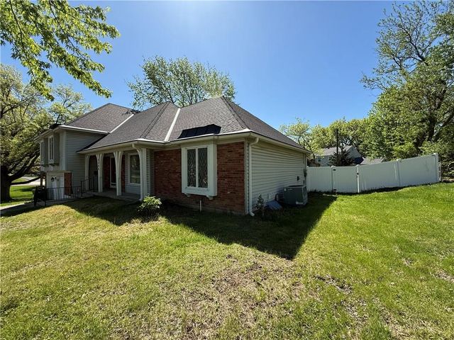 5205 W 99th Street, Overland Park, KS 66207