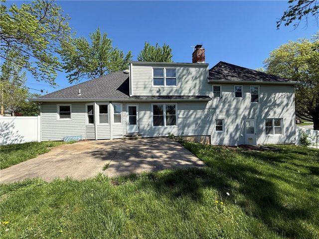 5205 W 99th Street, Overland Park, KS 66207