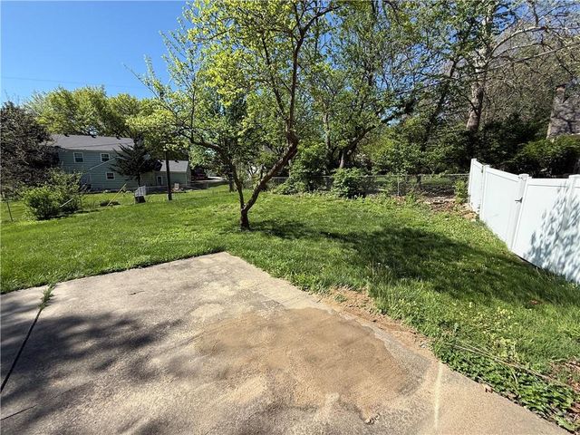 5205 W 99th Street, Overland Park, KS 66207