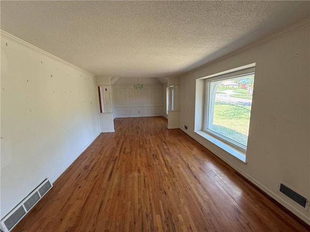 5205 W 99th Street, Overland Park, KS 66207