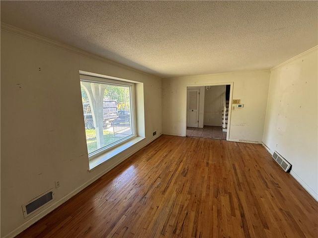 5205 W 99th Street, Overland Park, KS 66207