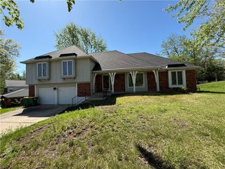 5205 W 99th Street, Overland Park, KS 66207