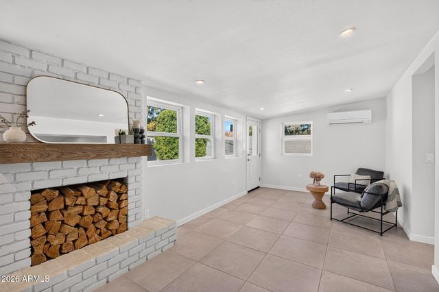 2734 E HIGHLAND Avenue, Phoenix, AZ 85016
