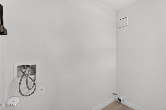 2734 E HIGHLAND Avenue, Phoenix, AZ 85016
