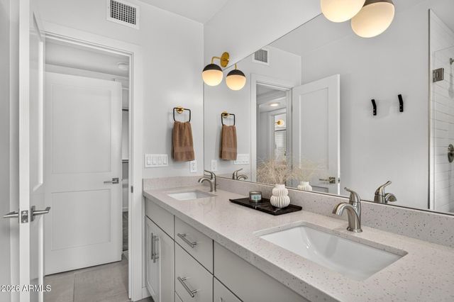 2734 E HIGHLAND Avenue, Phoenix, AZ 85016