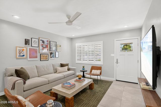 2734 E HIGHLAND Avenue, Phoenix, AZ 85016