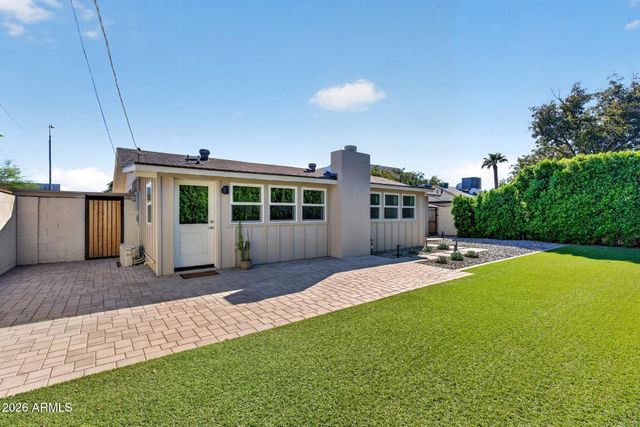 2734 E HIGHLAND Avenue, Phoenix, AZ 85016