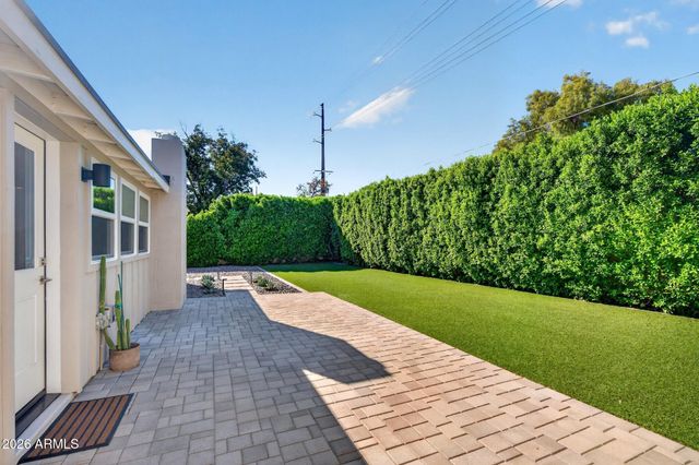 2734 E HIGHLAND Avenue, Phoenix, AZ 85016