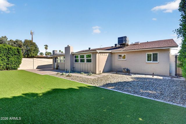 2734 E HIGHLAND Avenue, Phoenix, AZ 85016