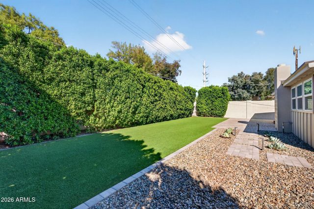 2734 E HIGHLAND Avenue, Phoenix, AZ 85016