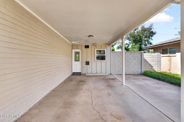 2734 E HIGHLAND Avenue, Phoenix, AZ 85016
