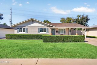 2734 E HIGHLAND Avenue, Phoenix, AZ 85016