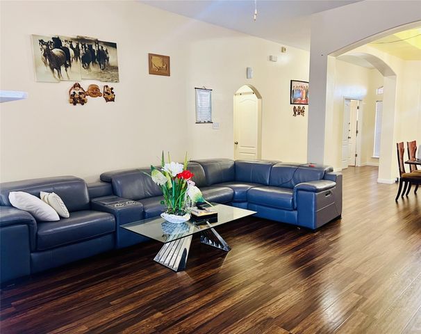 12431 Heritage Grove Drive, Houston, TX 77066