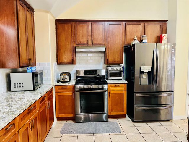 12431 Heritage Grove Drive, Houston, TX 77066