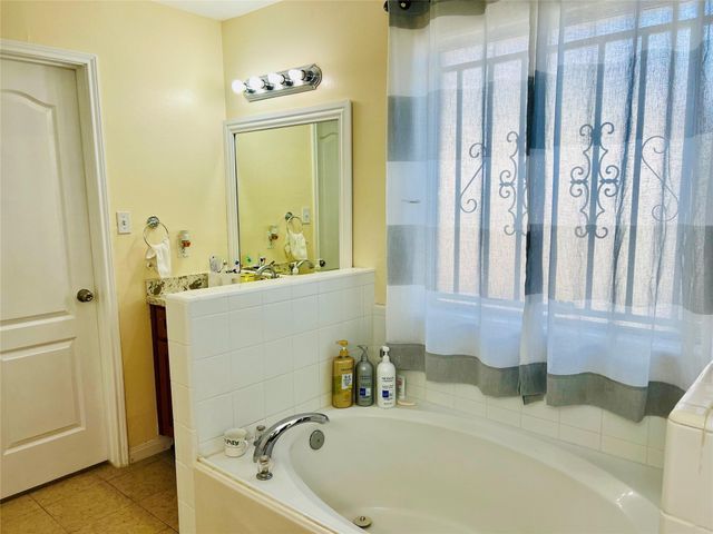 12431 Heritage Grove Drive, Houston, TX 77066