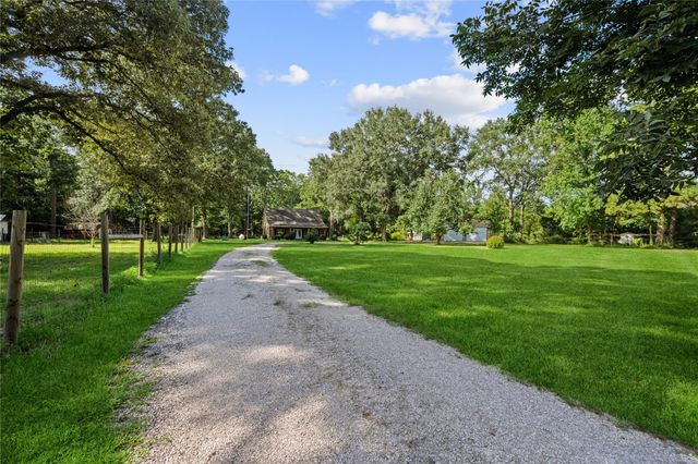 67 County Road 2190, Cleveland, TX 77327