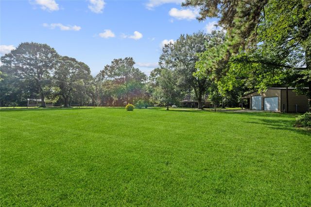 67 County Road 2190, Cleveland, TX 77327