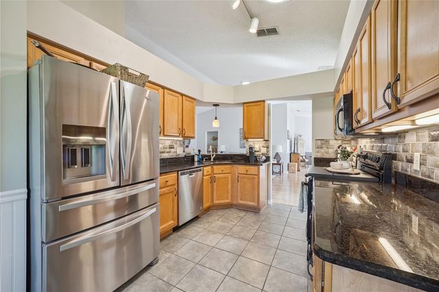 4730 SAWGRASS LAKE CIRCLE, Leesburg, FL 34748