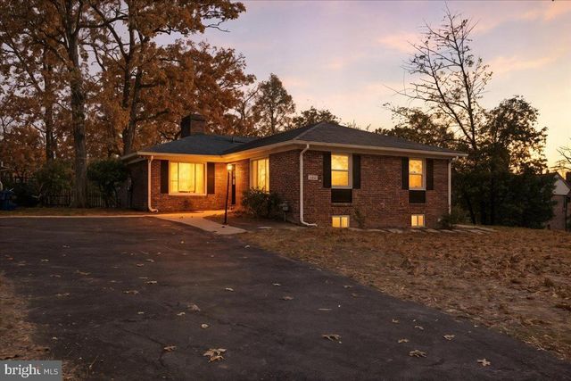 4423 UPLAND DR, Alexandria, VA 22310