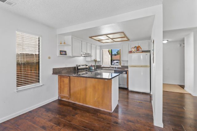 105 Ishi Cir, Sacramento, CA 95833