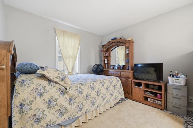 2101 E Grace Court, Muncie, IN 47302