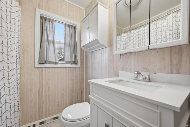 2101 E Grace Court, Muncie, IN 47302