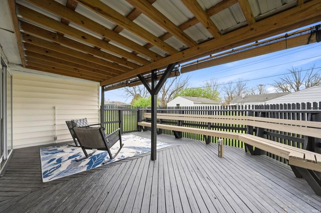 2101 E Grace Court, Muncie, IN 47302