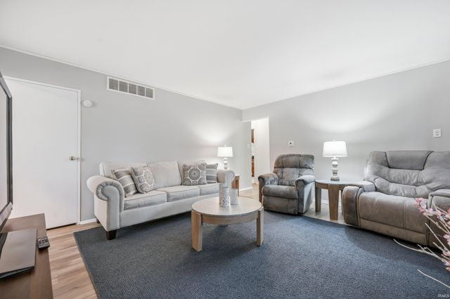 2101 E Grace Court, Muncie, IN 47302