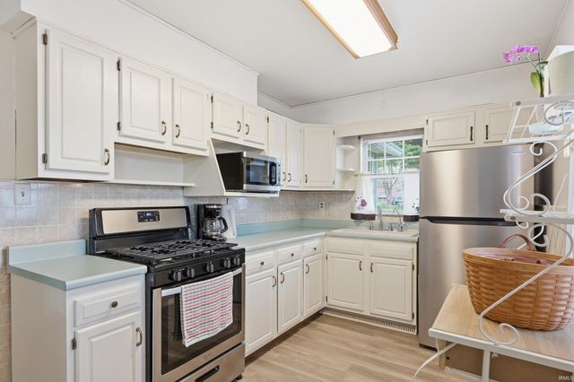 2101 E Grace Court, Muncie, IN 47302